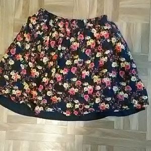 Buttoned floral skirt